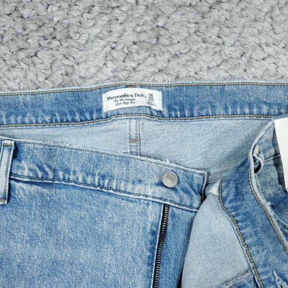 Abercrombie 22 Short 90s Straight Ultra High Rise Jeans Light Wash Blue Size 36 - Picture 4 of 7